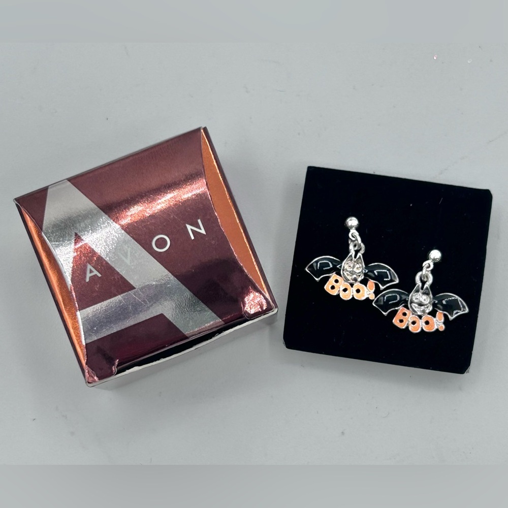 Avon Halloween Dangle Drop Bat Earrings New In Box